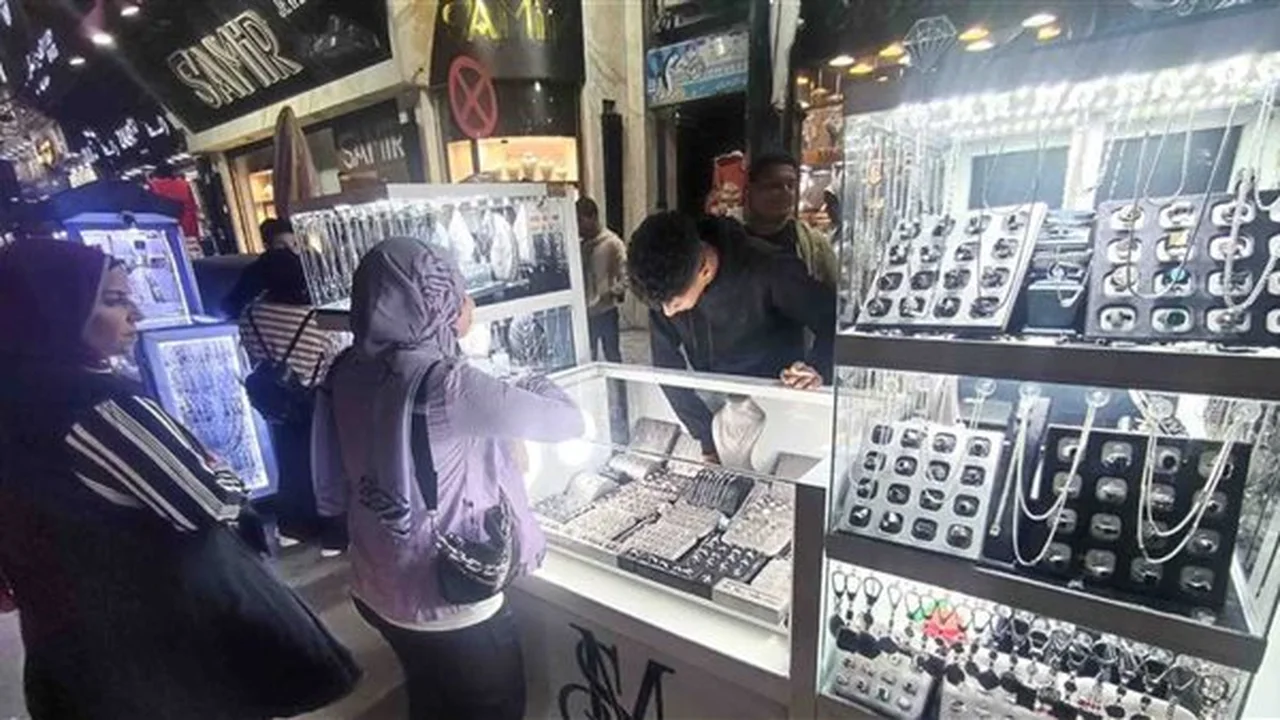 تراجع أسعار الفضة في مصر وعيار 999 يسجل انخفاضاً جديداً في الأسواق